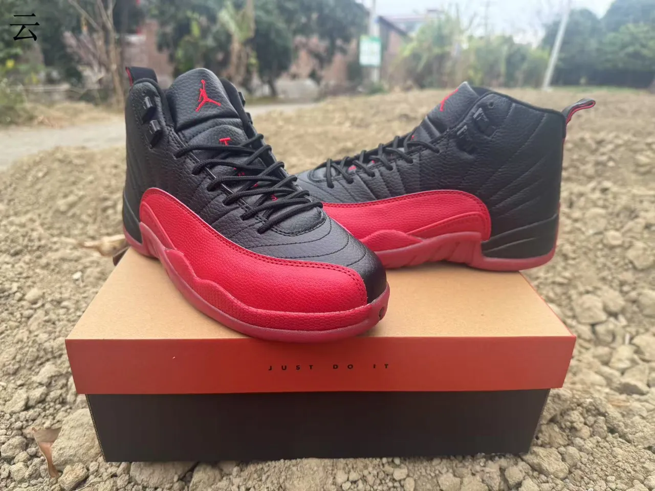 Air Jordan 12 Chaussures de Basketball Noires et Rouges 3