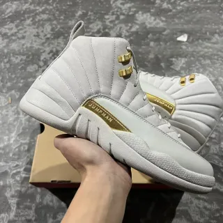 Air Jordan 12 Tênis de Basquete Cinza Claro e Dourado