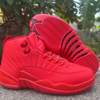 Air Jordan 12 मोनोक्रोमैटिक लाल बास्केटबॉल जूते