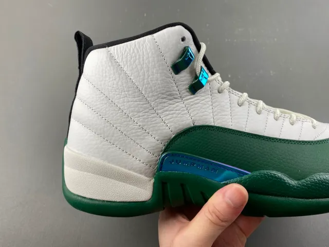 Tênis de basquete Air Jordan 12 branco e verde 3