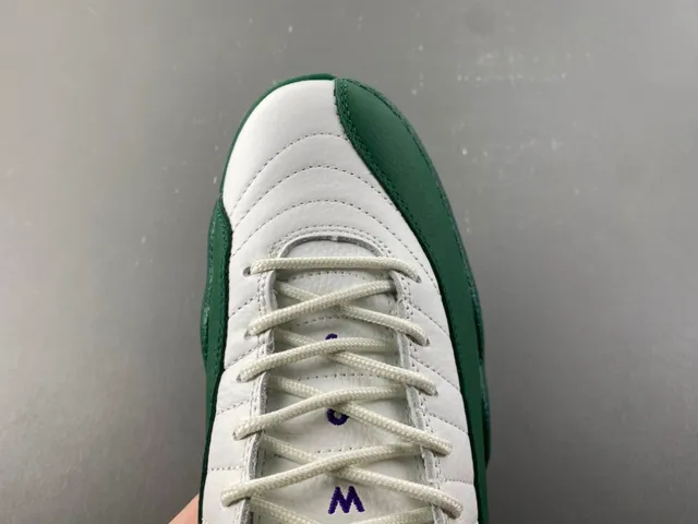 Tênis de basquete Air Jordan 12 branco e verde 5
