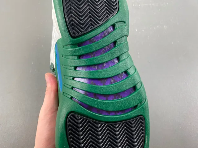 Tênis de basquete Air Jordan 12 branco e verde 9
