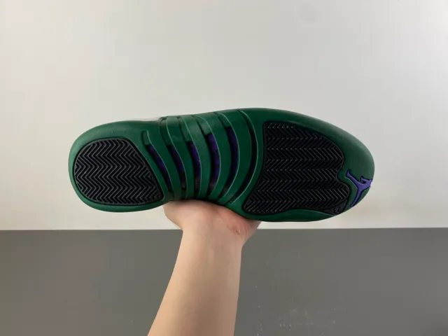 Tênis de basquete Air Jordan 12 branco e verde 10