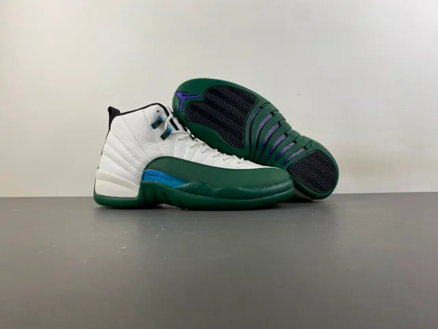 Tênis de basquete Air Jordan 12 branco e verde 13