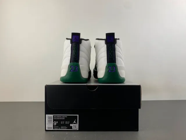 Tênis de basquete Air Jordan 12 branco e verde 18