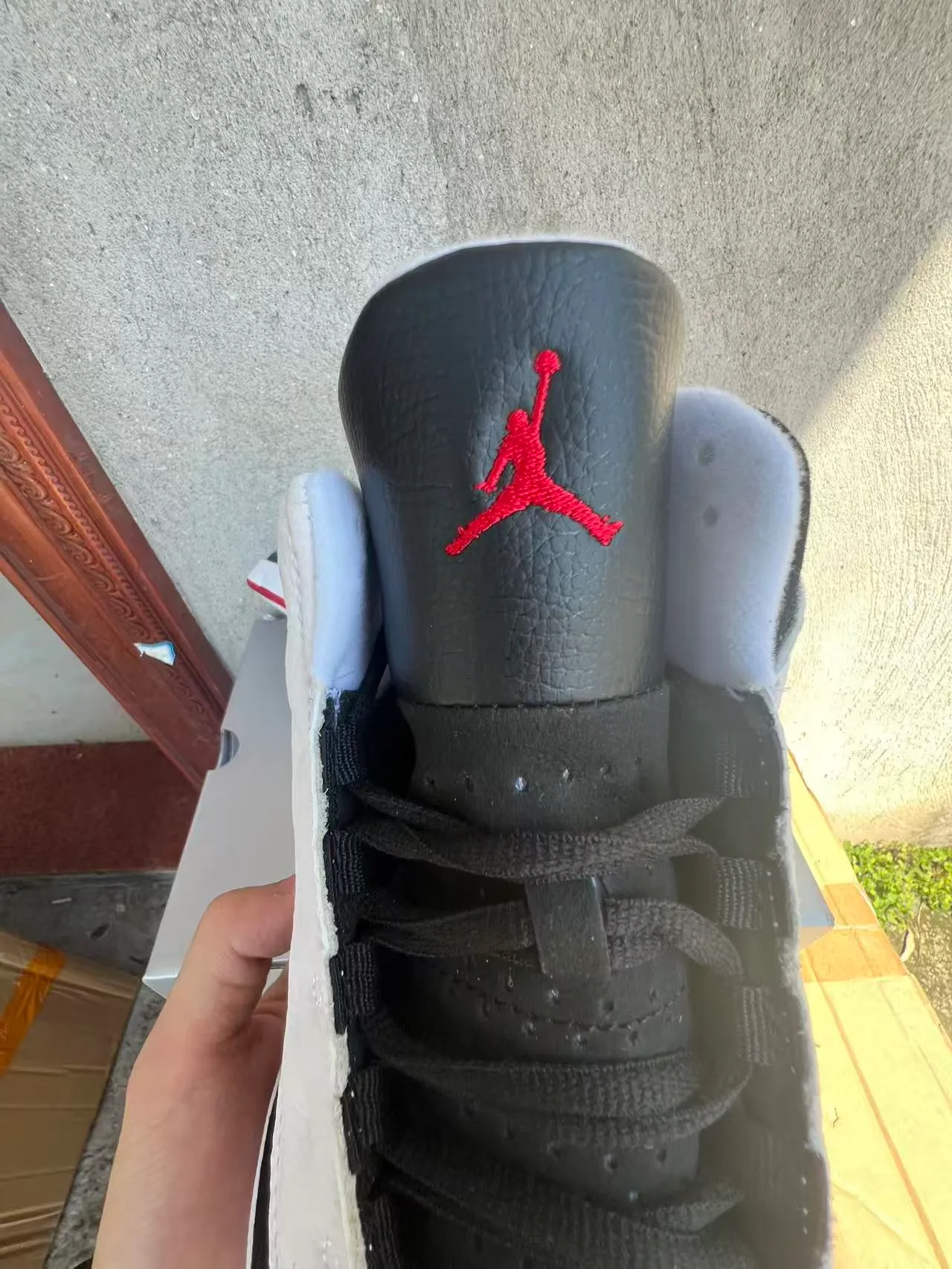 Air Jordan 13 Tênis de basquete branco, preto e vermelho 4