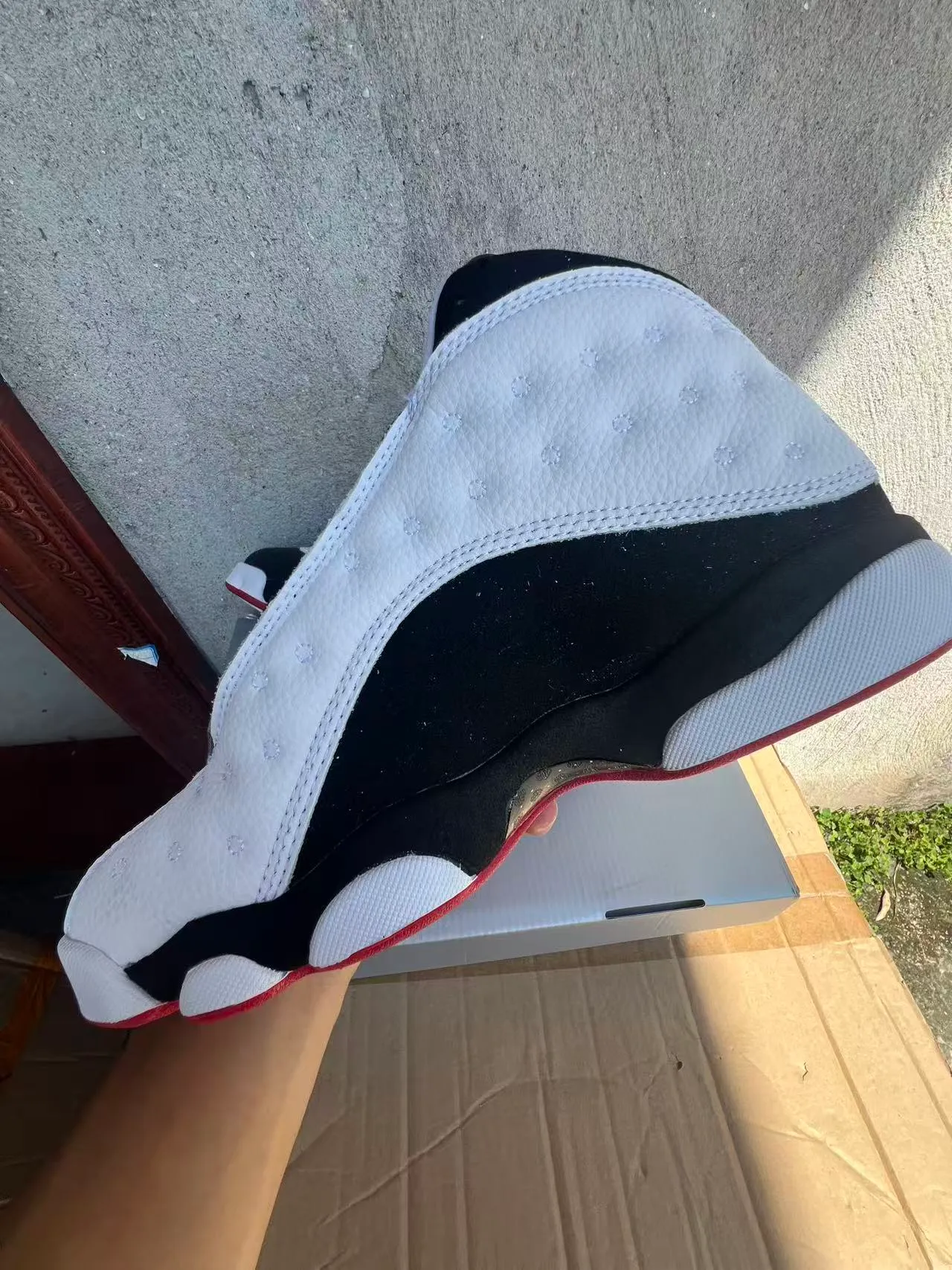 Air Jordan 13 Tênis de basquete branco, preto e vermelho 5