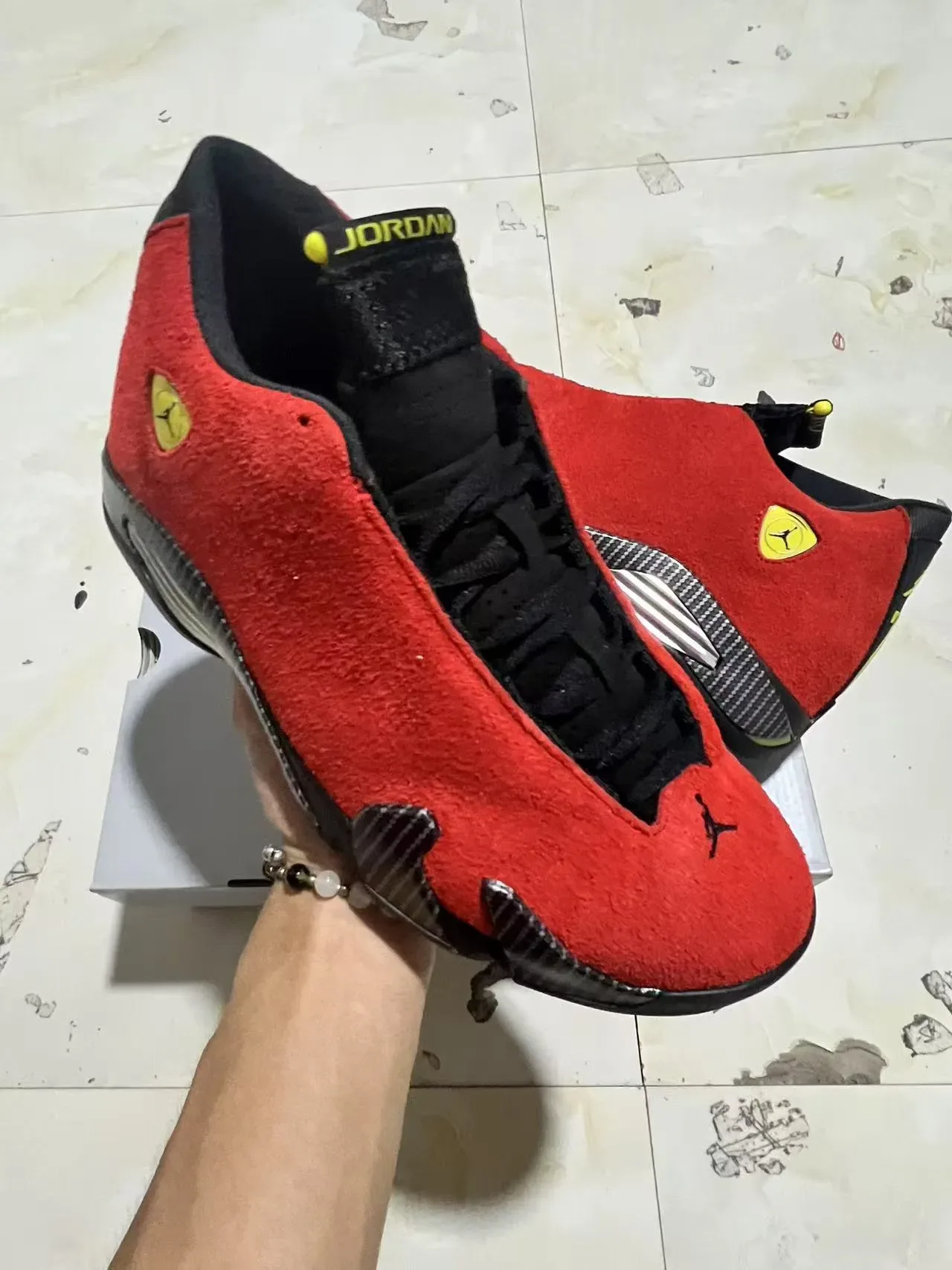 Air Jordan 14 Ferrari Red Suede Fibra de Carbono Tênis de Basquete 2
