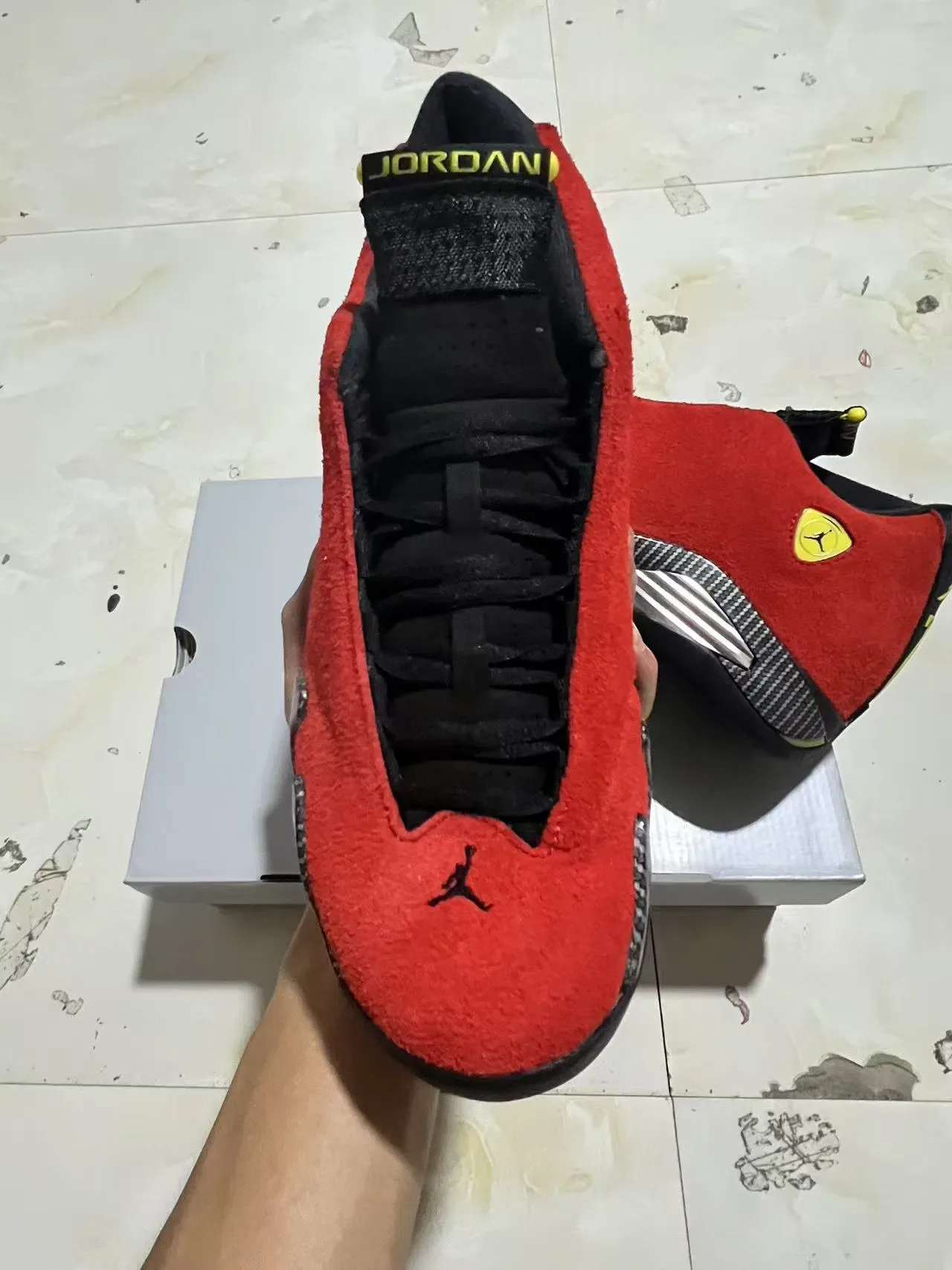 Air Jordan 14 Ferrari Red Suede Fibra de Carbono Tênis de Basquete 3