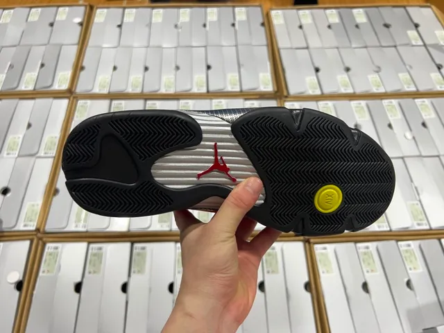 Air Jordan 14 Red Black Ferrari Collaboration Chaussures de basket 16