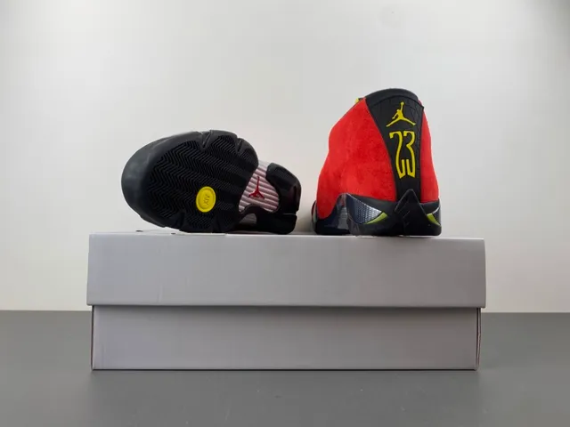 Air Jordan 14 Red Black Ferrari Collaboration Chaussures de basket 23