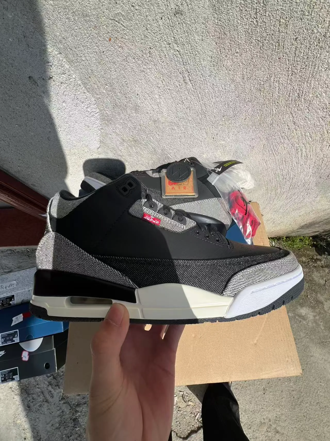 Tênis de basquete Air Jordan 3 com textura denim em preto, cinza e branco 8