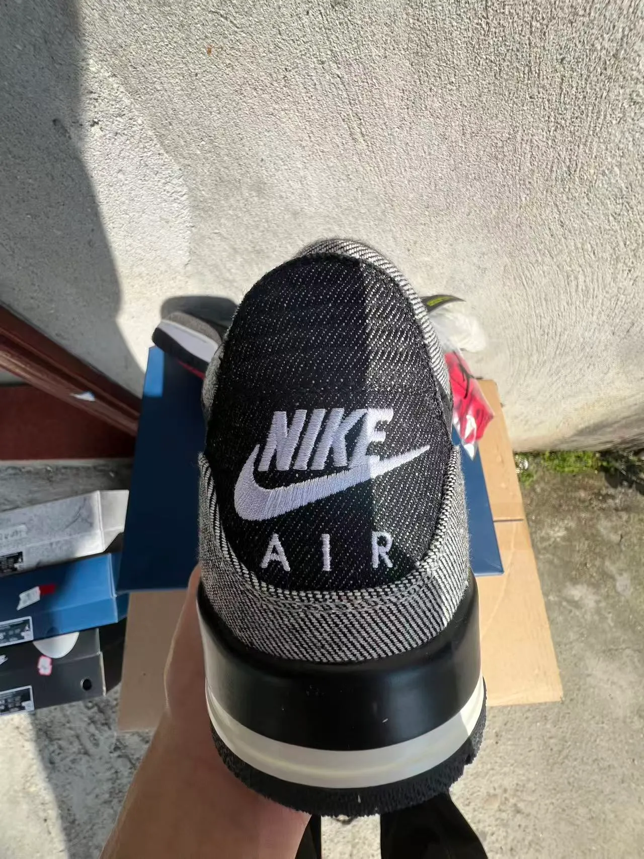 Tênis de basquete Air Jordan 3 com textura denim em preto, cinza e branco 9