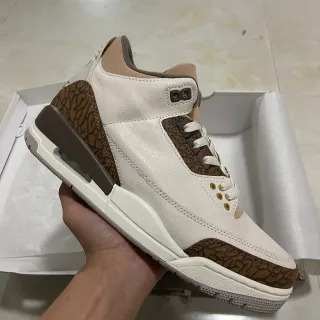 Tênis de basquete Air Jordan 3 Off-White com estampa de elefante marrom