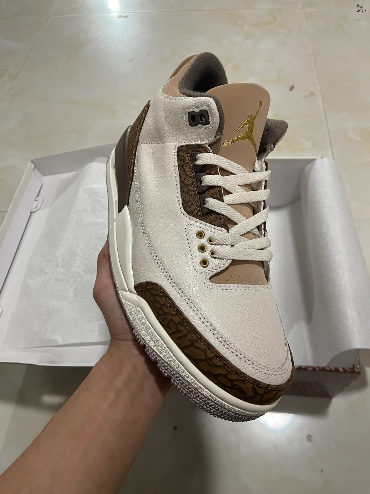 Air Jordan 3 Off-White 棕色爆裂纹篮球鞋 2