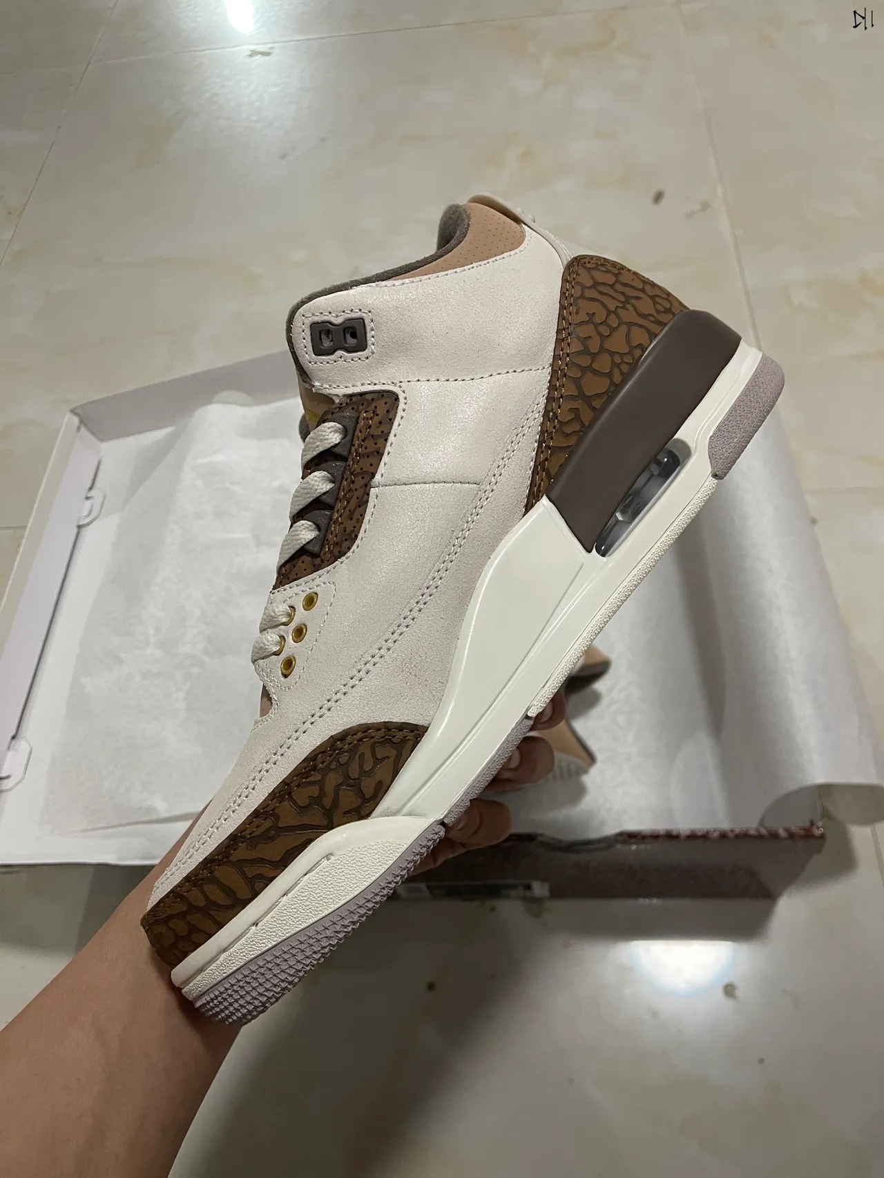 Air Jordan 3 Off-White 棕色爆裂纹篮球鞋 4