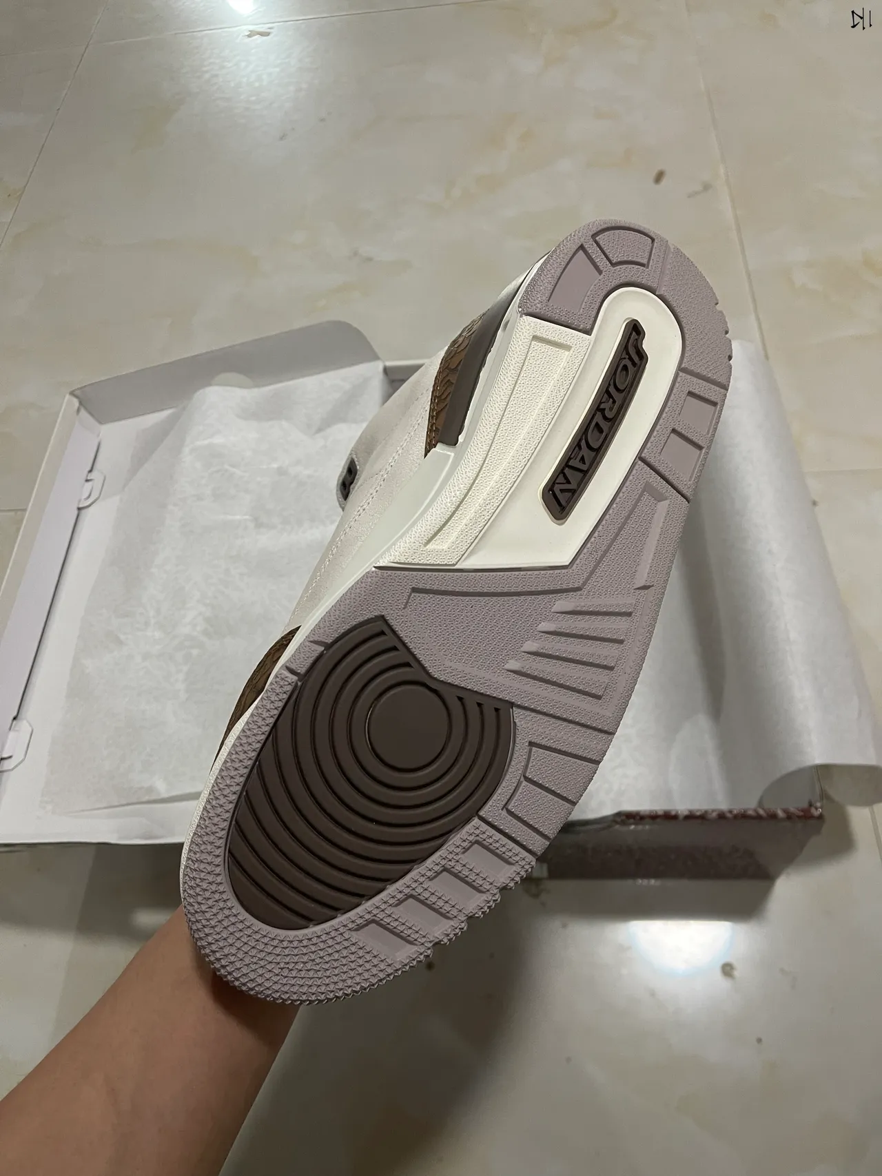 Air Jordan 3 Off-White 棕色爆裂纹篮球鞋 5