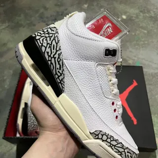 Tênis de basquete Air Jordan 3 branco e preto com estampa de elefante