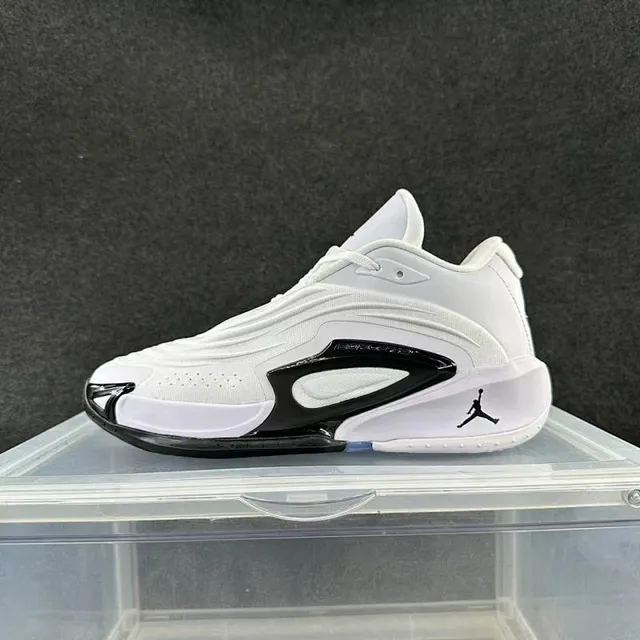 Tênis de basquete Air Jordan 36 branco e preto 2