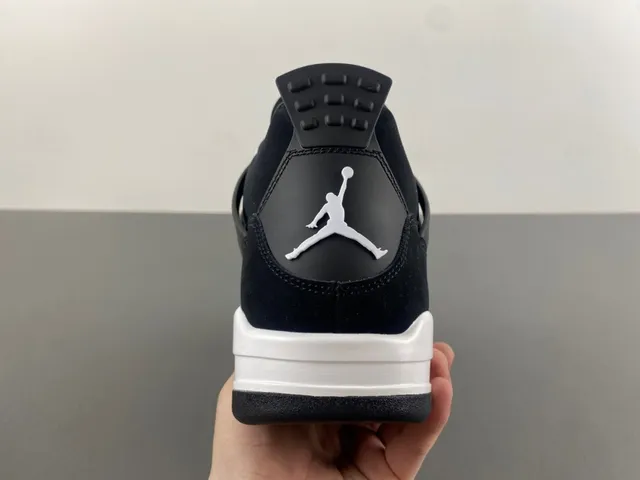 Air Jordan 4 黑白篮球鞋 4