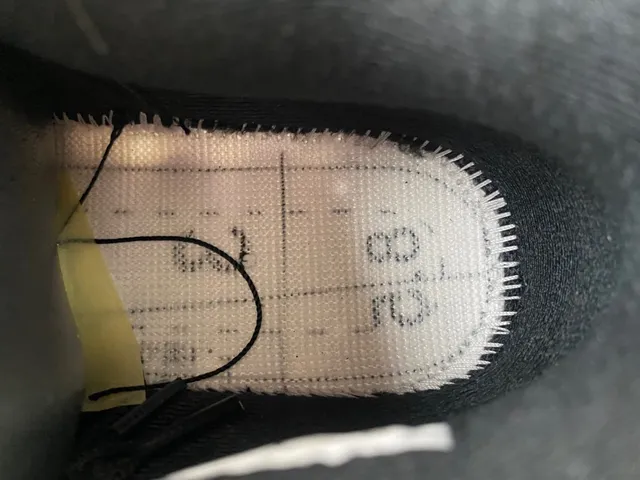 Air Jordan 4 黑白篮球鞋 9