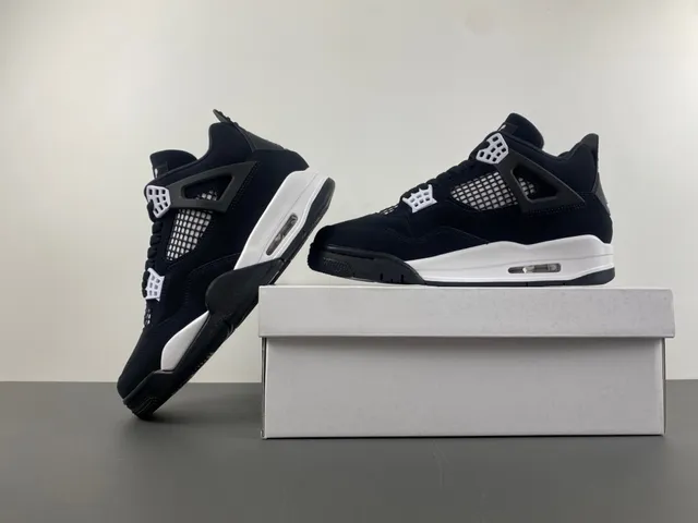 Air Jordan 4 黑白篮球鞋 14