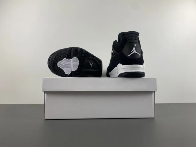 Air Jordan 4 黑白篮球鞋 16