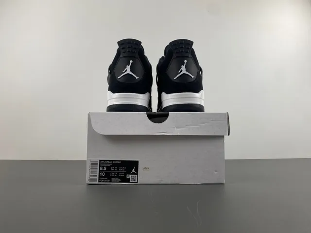 Air Jordan 4 黑白篮球鞋 17