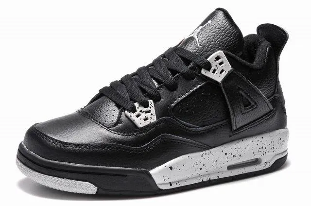 حذاء كرة السلة Air Jordan 4 أسود وأبيض منقط 3