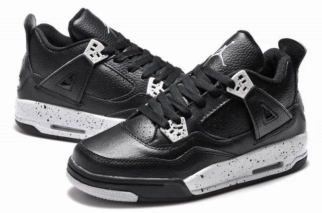 حذاء كرة السلة Air Jordan 4 أسود وأبيض منقط 4