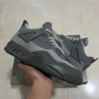 Air Jordan 4 Tênis de Basquete Monocromático Cinza