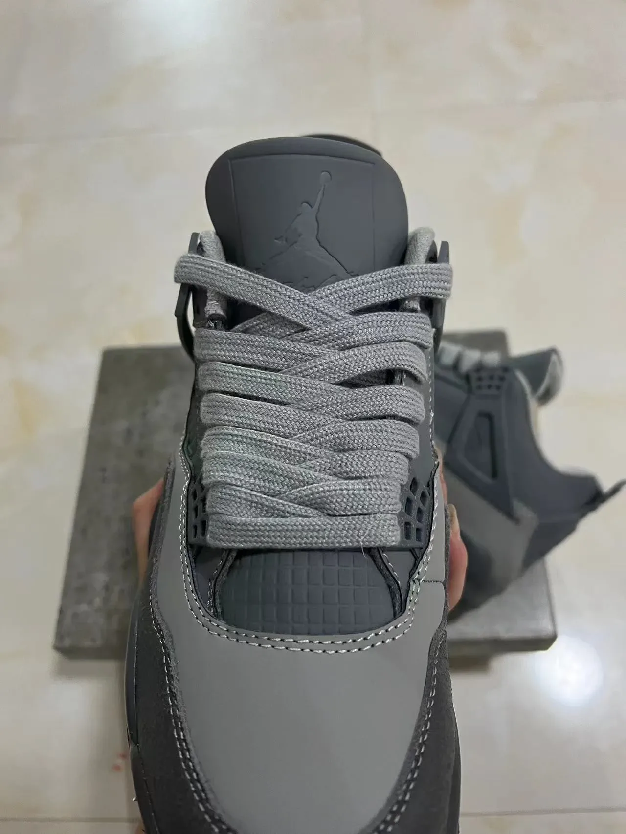 Air Jordan 4 Tênis de Basquete Monocromático Cinza 2