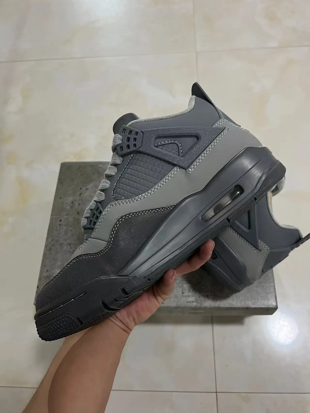 Air Jordan 4 Tênis de Basquete Monocromático Cinza 4