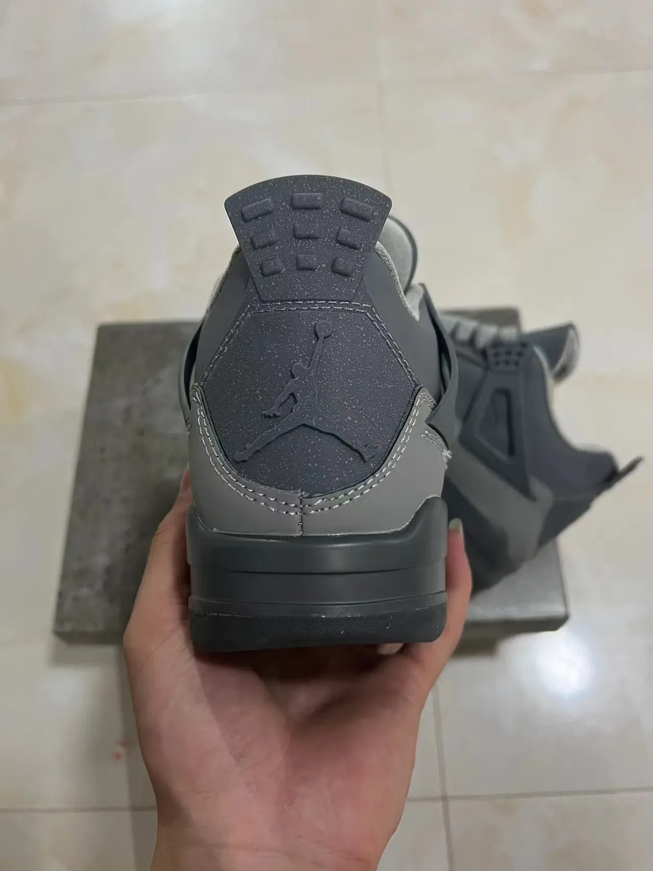Air Jordan 4 Tênis de Basquete Monocromático Cinza 6