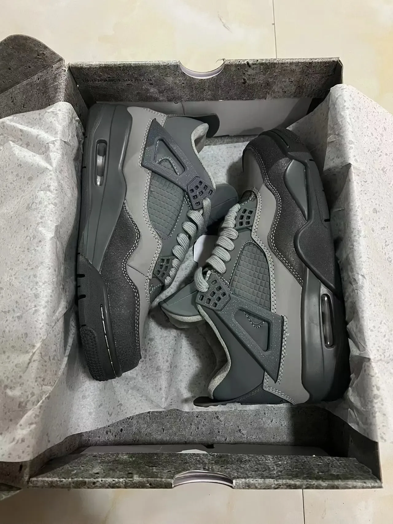 Air Jordan 4 Tênis de Basquete Monocromático Cinza 8