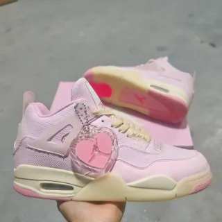 Tênis lifestyle Air Jordan 4 em camurça rosa