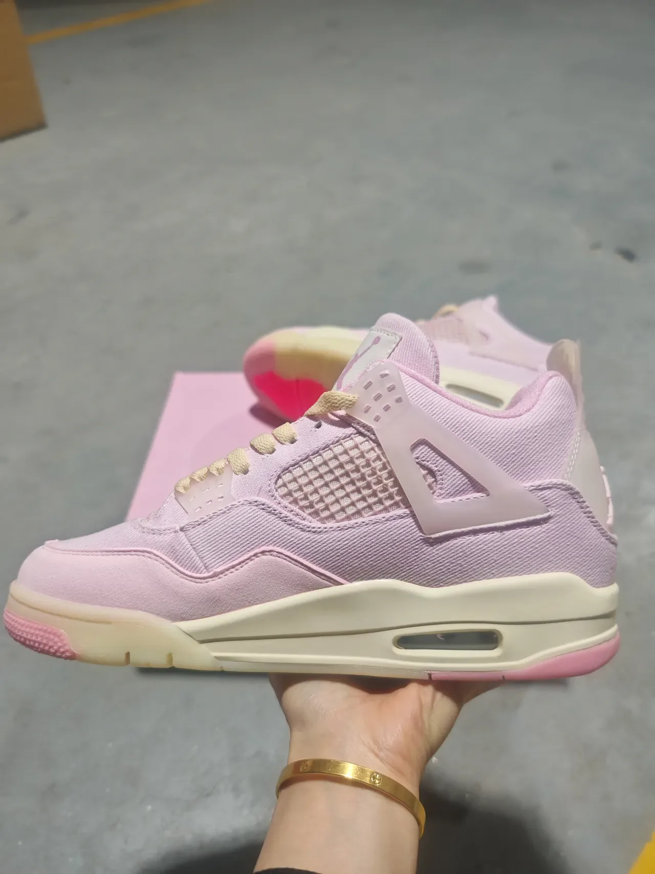 Air Jordan 4 粉色麂皮休闲运动鞋 4