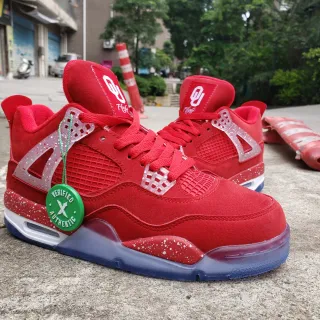 Tênis de basquete Air Jordan 4 de camurça salpicada de vermelho