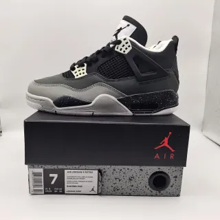 Air Jordan 4 Retro 黑白酷灰篮球鞋