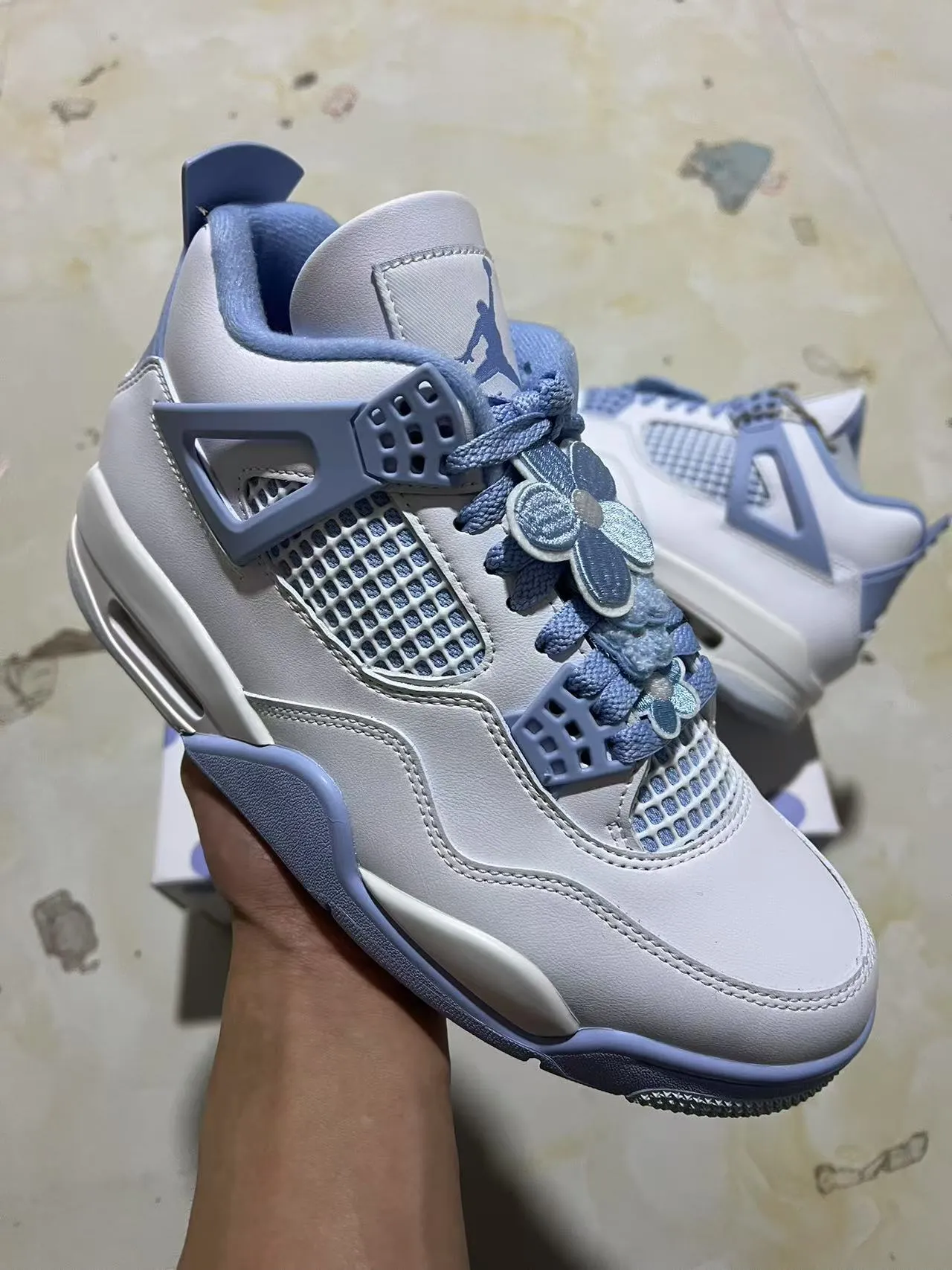 Air Jordan 4 Retro সাদা এবং হালকা নীল বাস্কেটবল জুতা 2