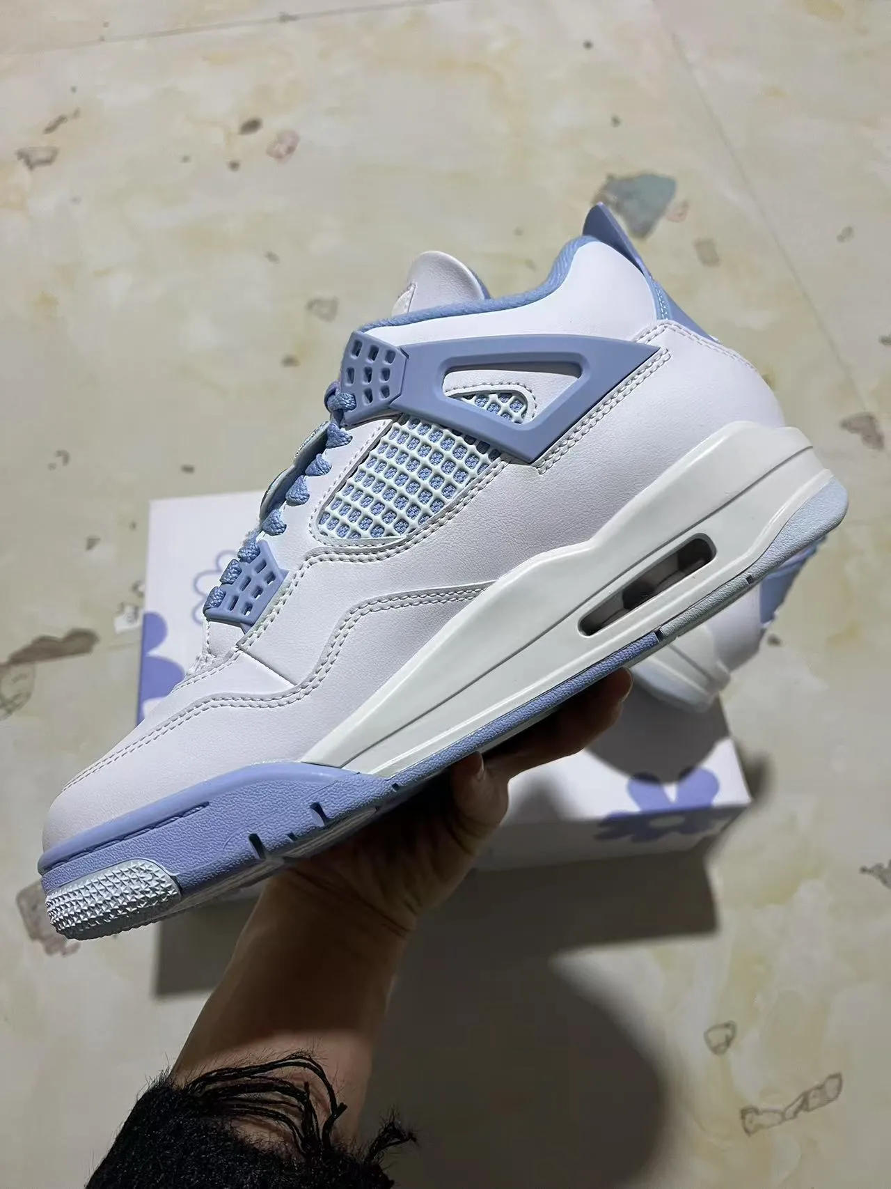 Air Jordan 4 Retro সাদা এবং হালকা নীল বাস্কেটবল জুতা 5