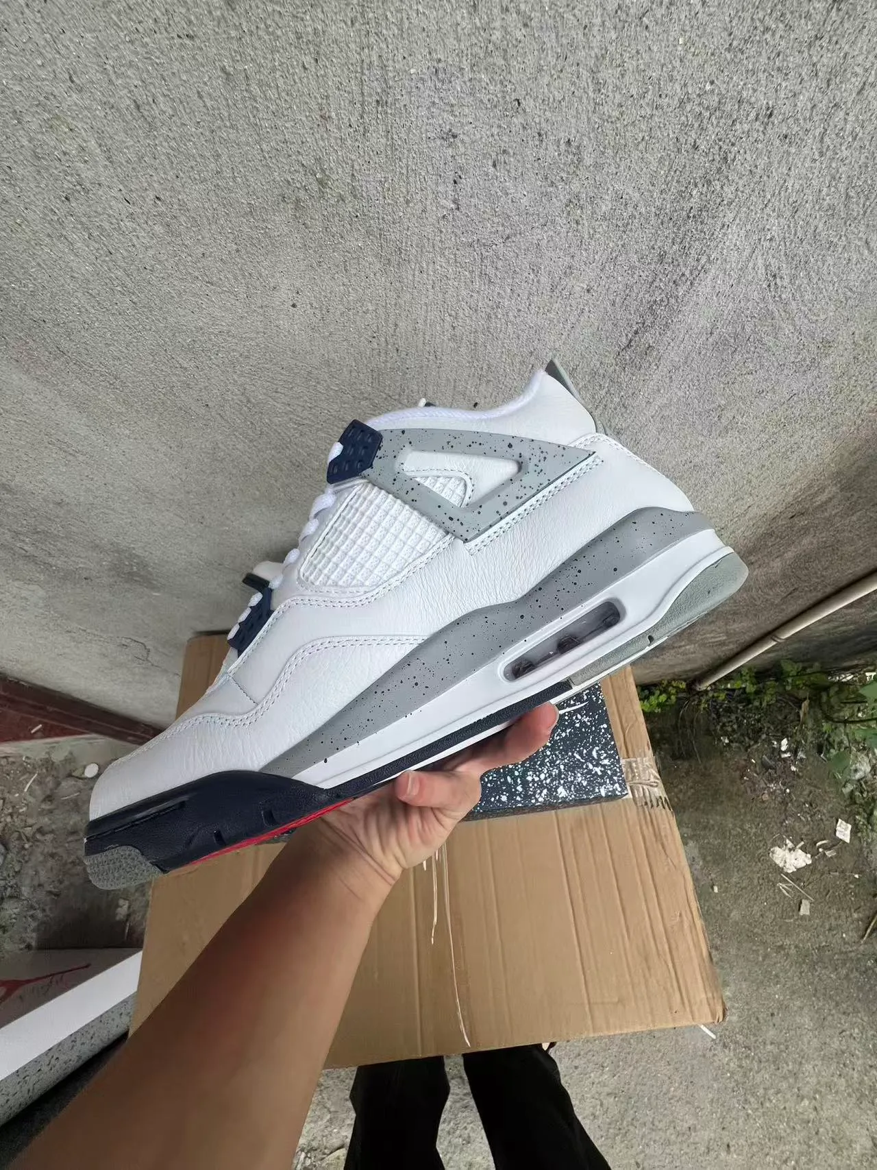 Chaussures de basketball Air Jordan 4 blanc bleu marine gris moucheté 5