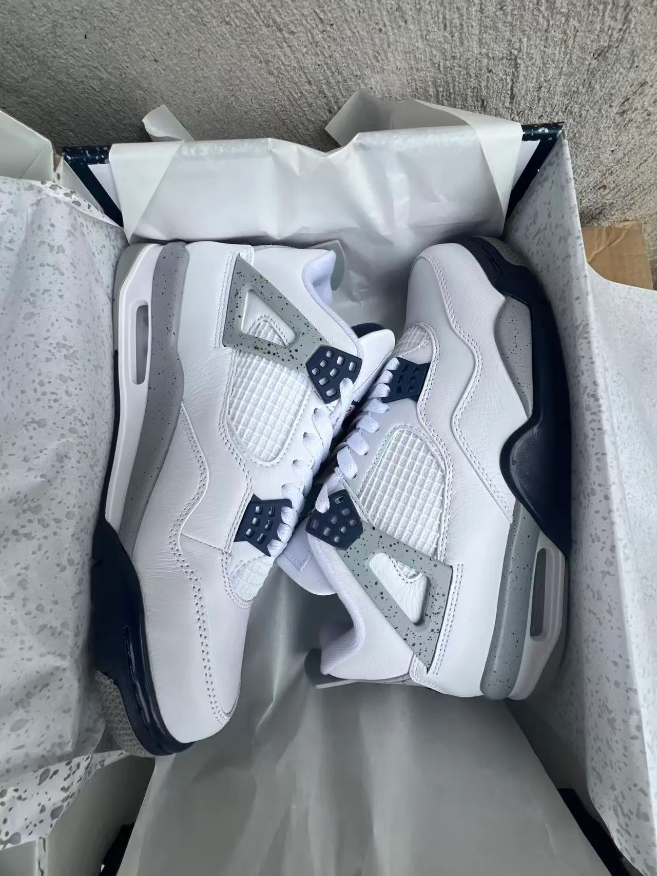 Chaussures de basketball Air Jordan 4 blanc bleu marine gris moucheté 9