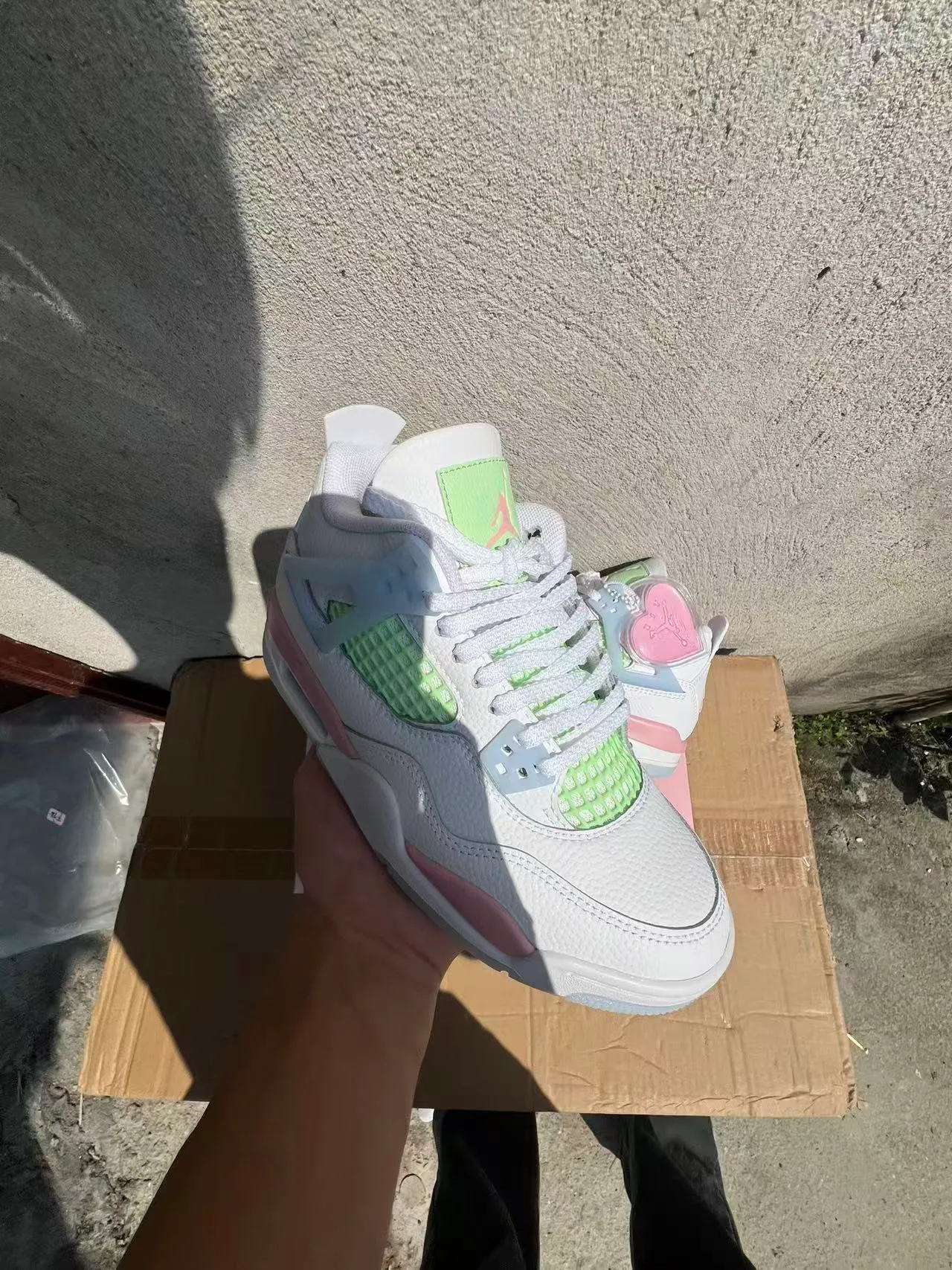 Zapatillas de baloncesto Air Jordan 4 blanco, rosa y verde menta 2
