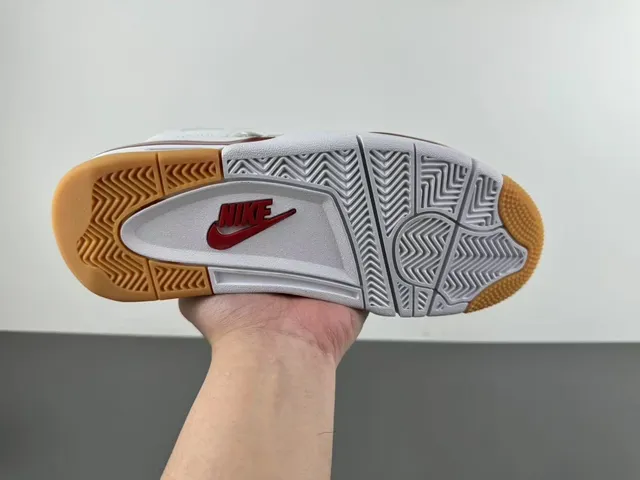 Tênis de basquete Air Jordan 4 branco e vermelho gum 8