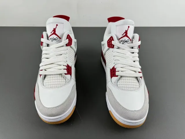 Tênis de basquete Air Jordan 4 branco e vermelho gum 9