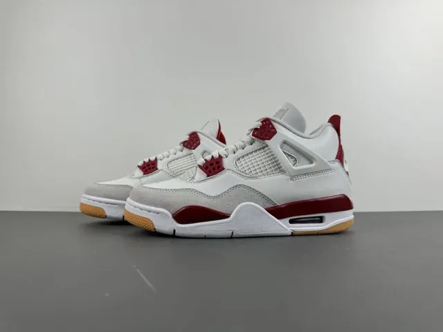 Tênis de basquete Air Jordan 4 branco e vermelho gum 10