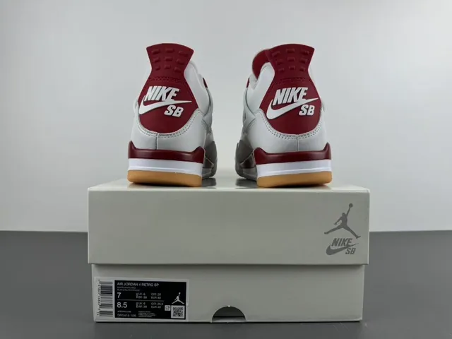 Tênis de basquete Air Jordan 4 branco e vermelho gum 17