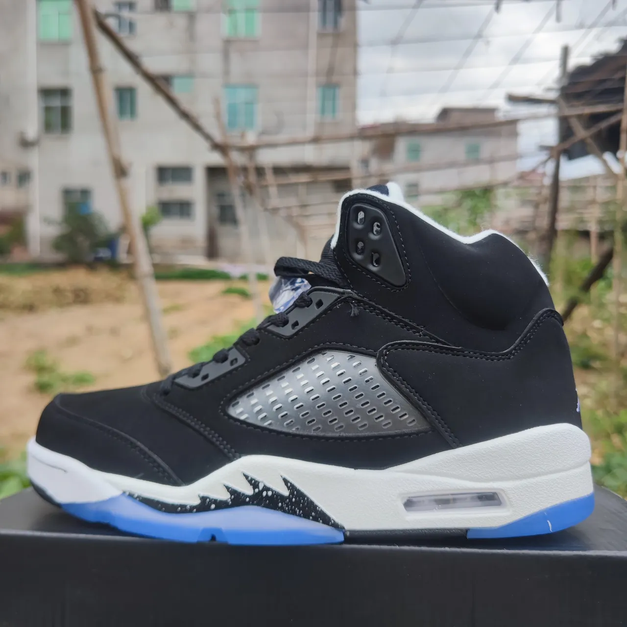 Tênis de basquete Air Jordan 5 preto branco azul claro 2