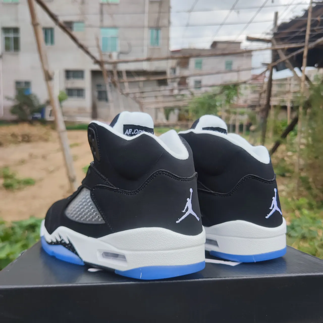 Tênis de basquete Air Jordan 5 preto branco azul claro 3
